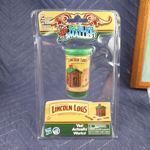 World smallest lincoln logs - world's,